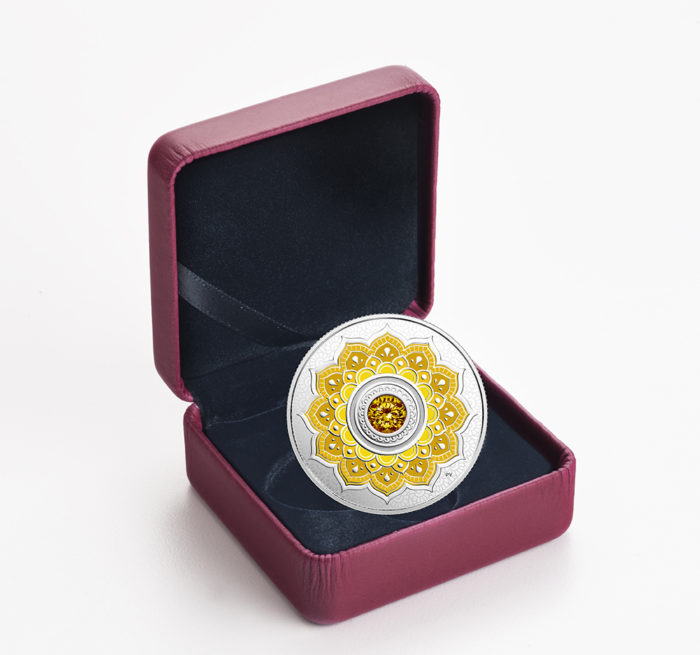 2018 $5 FINE SILVER COIN BIRTHSTONES: NOVEMBER - Image 3